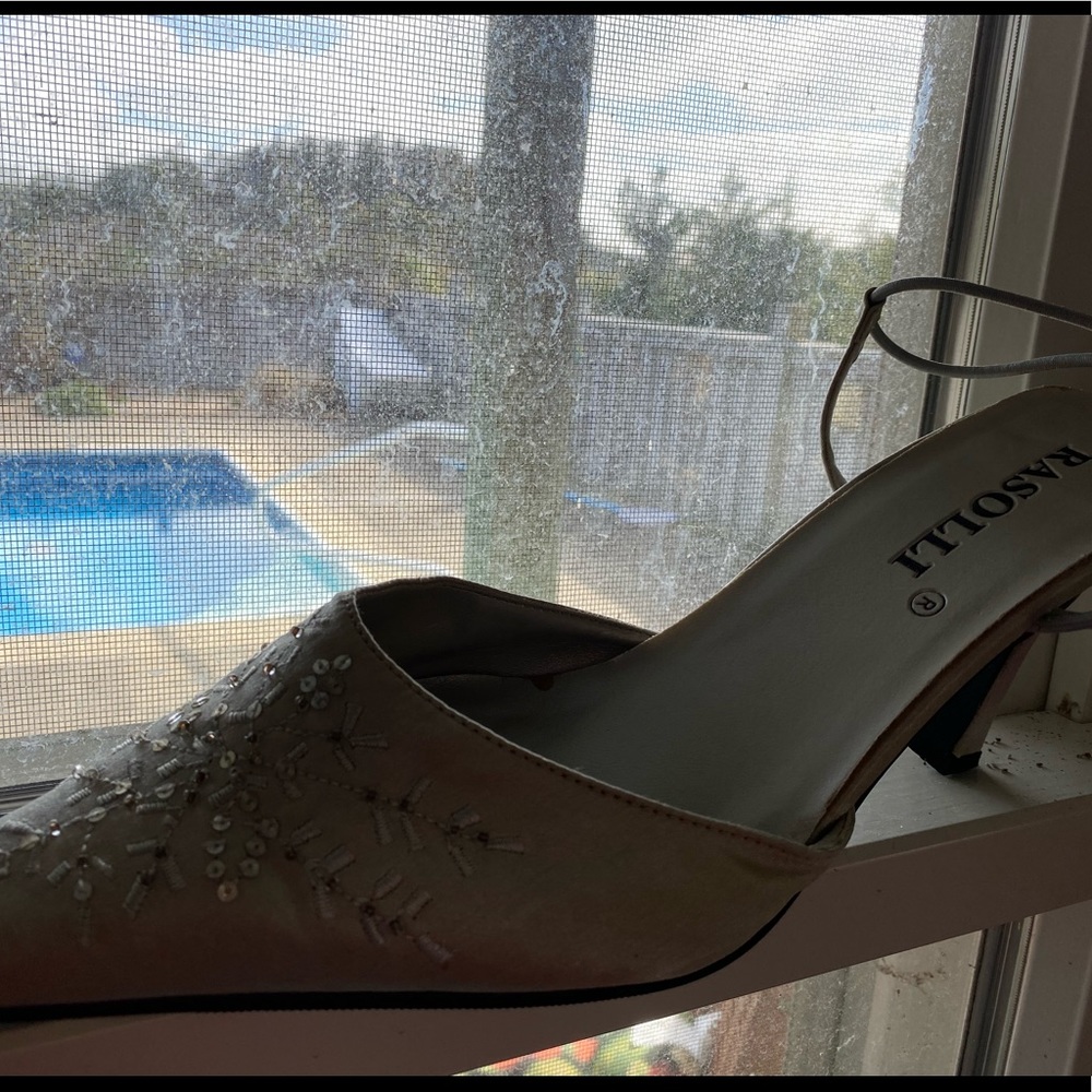 New sequin and embroidered silver heel